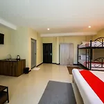 OYO 118 Beach Walk Stay