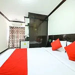 OYO 118 Beach Walk Stay